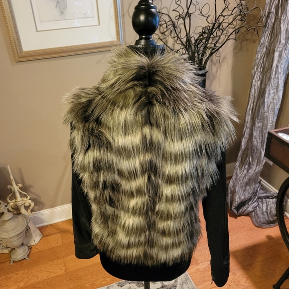 Guess convertible jacket / vest Faux Leather, Fur.  Size Medium - Picture 8 of 15